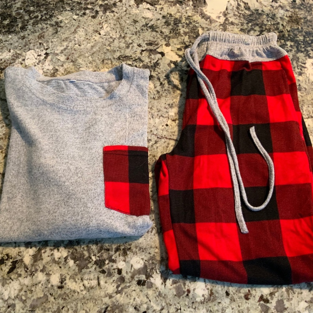 Artfish Women's Loungewear Long Sleeve Tops and Buffalo Plaid Jogger$22